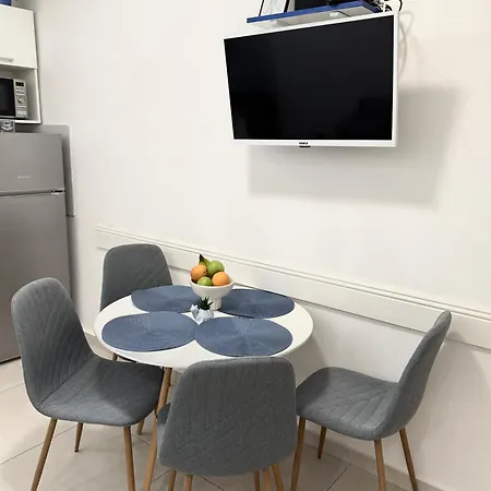 Apartament Emica *